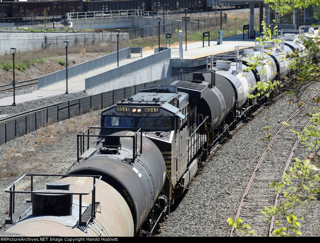 NS 4041 is DPU on train 350